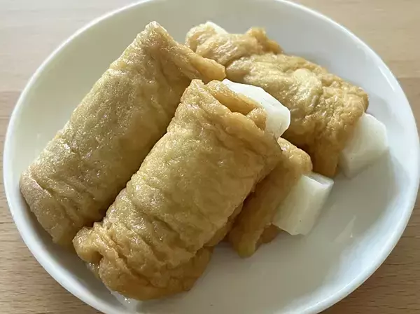 「『切り餅の食べ方』が家族に大好評！　くるっと巻いたのは、甘く煮た…？【簡単レシピ】」の画像