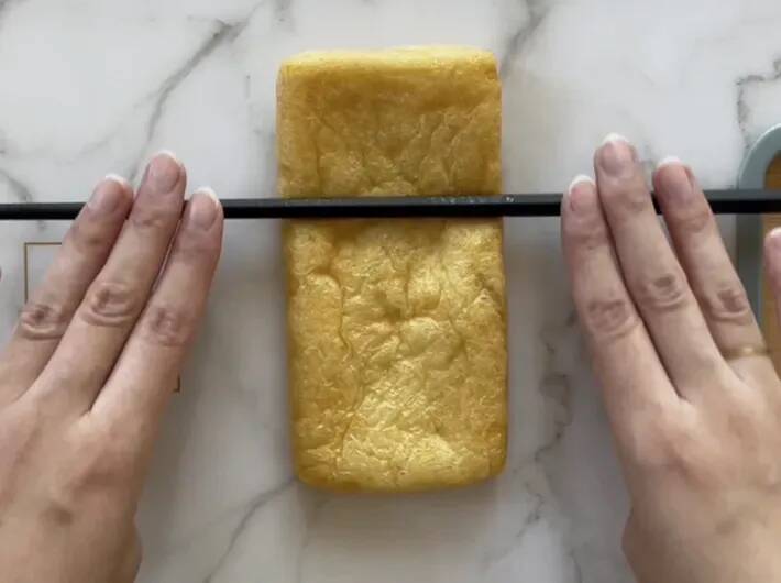 『切り餅の食べ方』が家族に大好評！　くるっと巻いたのは、甘く煮た…？【簡単レシピ】