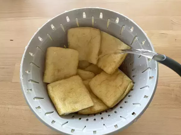 「『切り餅の食べ方』が家族に大好評！　くるっと巻いたのは、甘く煮た…？【簡単レシピ】」の画像