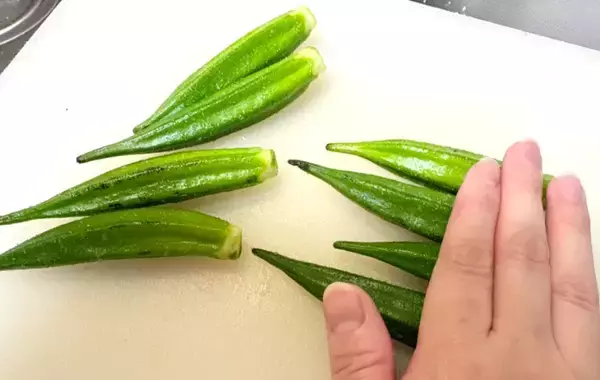 「8本あっという間にペロリ！　5分で作れる「オクラのマヨ焼き」【キユーピーレシピ】」の画像