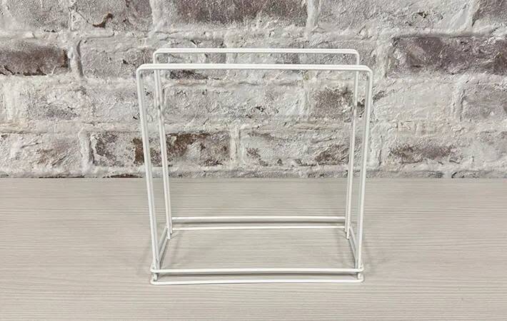 100均のワイヤーふきんかけに『じゃない物』をかけてみた　収納力が抜群で「もう1個欲しい」「家中で使える」