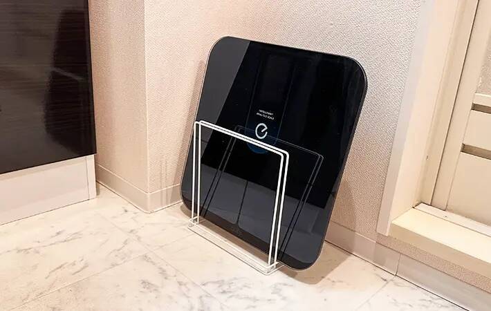 100均のワイヤーふきんかけに『じゃない物』をかけてみた　収納力が抜群で「もう1個欲しい」「家中で使える」