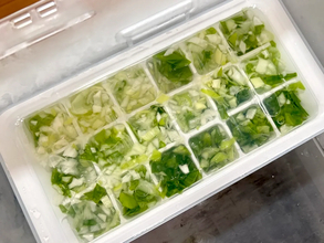 100均で買った製氷皿　水と一緒に入れたのは…「考えた人天才」「夏に最高」