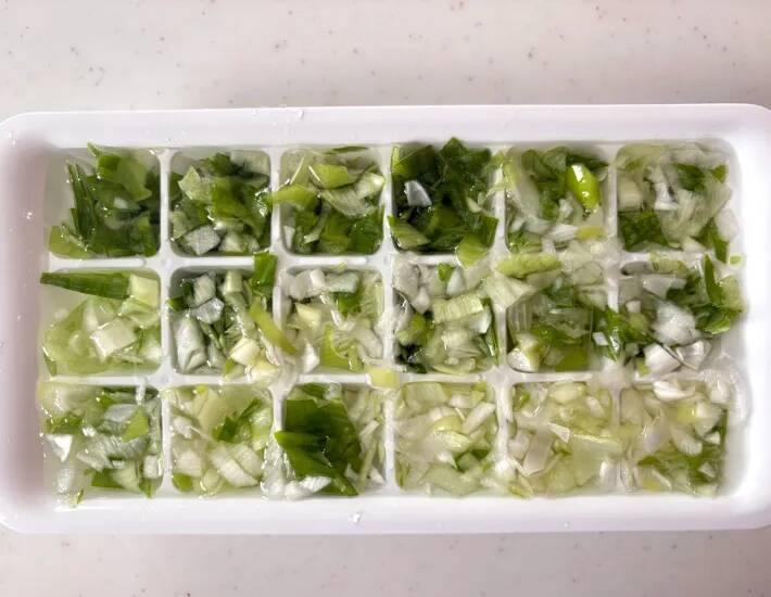 100均で買った製氷皿　水と一緒に入れたのは…「考えた人天才」「夏に最高」