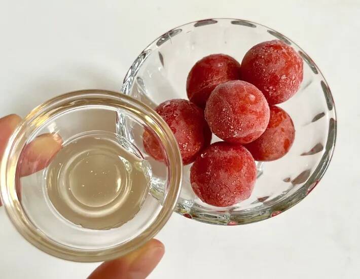 ビニール袋1枚で作る！　丸ごと凍らすだけ「ミニトマトのおやつ」に子供が大喜び