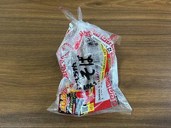 焼きそば袋が『取っ手つきゴミ袋』になる！　8cm切るだけの簡単な方法