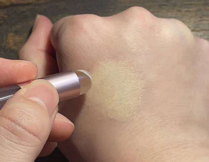 セリアで見つけたプニプニのリップブラシ　使って大正解の仕上がりに「想像以上」「ケアもしやすい」