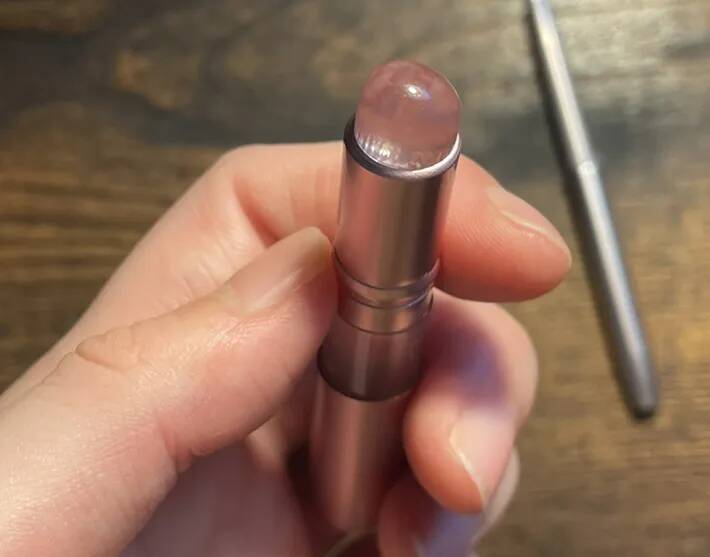 セリアで見つけたプニプニのリップブラシ　使って大正解の仕上がりに「想像以上」「ケアもしやすい」