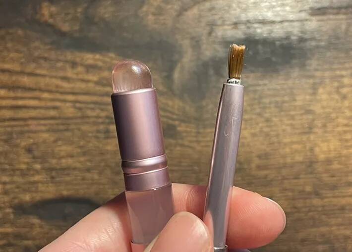 セリアで見つけたプニプニのリップブラシ　使って大正解の仕上がりに「想像以上」「ケアもしやすい」