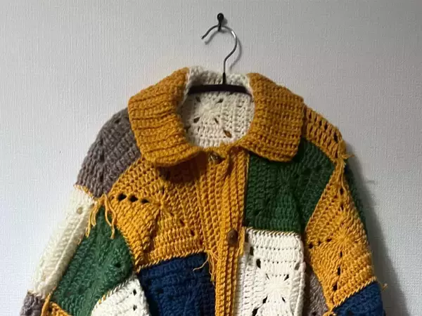 ハンガーにかかったカーディガン　多くの人が驚いた『秘密』に「天才すぎる」「これはすごい」