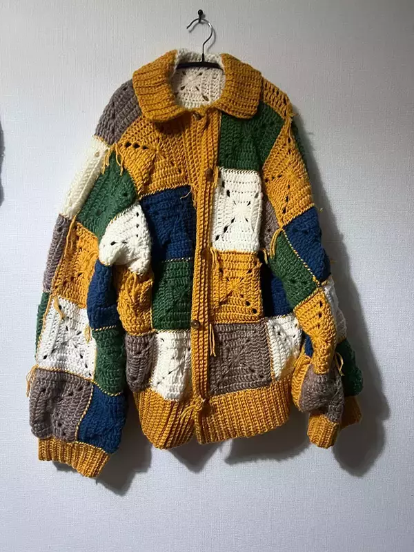 「ハンガーにかかったカーディガン　多くの人が驚いた『秘密』に「天才すぎる」「これはすごい」」の画像