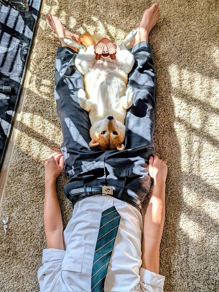 部活で疲れ果てた息子　寝転がっていると、やって来たのは…「すごいフィット感」「かわいすぎ」