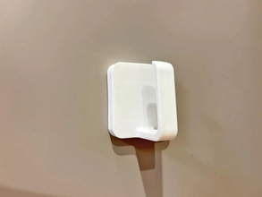 ダイソー『キッチン用フック』を洗濯機の側面にペタッ！　掃除がラクになって「家中に貼りたい」【活用アイデア5選】