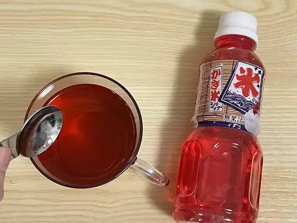 「かき氷シロップ、買っても余らせそう…　かき氷以外に使うアイディアに「おいしい」「使い切れそう」」の画像