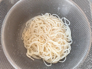 餃子の肉だねに『余ったそうめん』を入れて　意外なアレンジに「簡単でおいしい」「もっちりしてる」