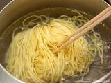 「夏に食べたい冷やし中華　麺をツルツルにする『ゆでる前後の一工夫』とは？」の画像1