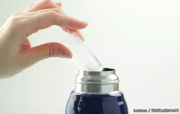 「夏の水筒、氷を入れるなら先？後？　プロが『正しい使用法』を解説」の画像