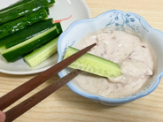 梅干しに『ヨーグルト』を大さじ2杯！　キュウリにつけてみたら…
