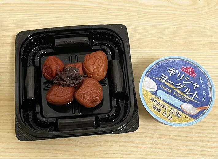 梅干しに『ヨーグルト』を大さじ2杯！　キュウリにつけてみたら…
