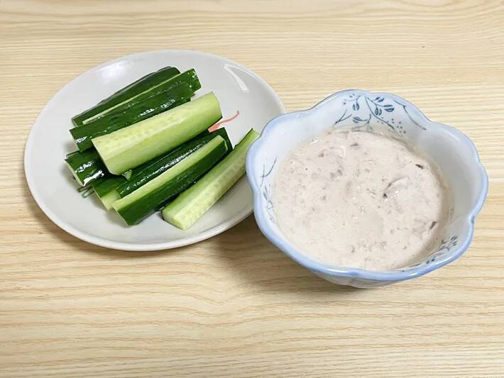 梅干しに『ヨーグルト』を大さじ2杯！　キュウリにつけてみたら…