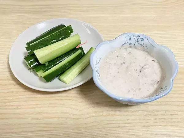 「梅干しに『ヨーグルト』を大さじ2杯！　キュウリにつけてみたら…」の画像
