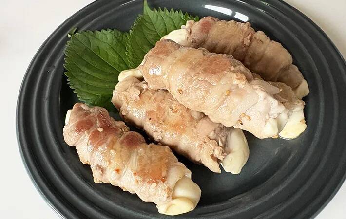 薄切りの豚肉で『1本』巻いてみて　15分でできる一皿に「そのまま食べるより好きかも」