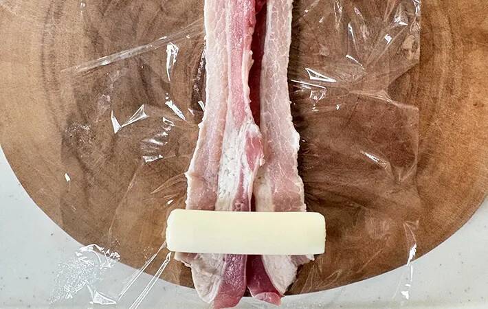 薄切りの豚肉で『1本』巻いてみて　15分でできる一皿に「そのまま食べるより好きかも」
