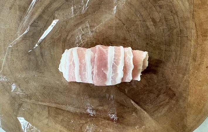 薄切りの豚肉で『1本』巻いてみて　15分でできる一皿に「そのまま食べるより好きかも」
