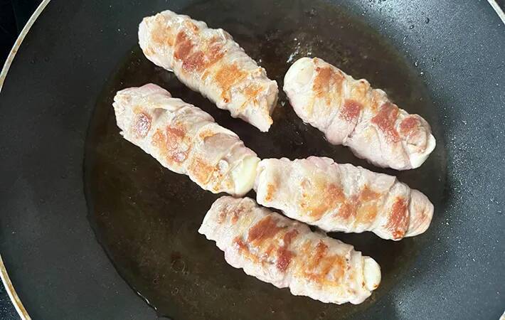 薄切りの豚肉で『1本』巻いてみて　15分でできる一皿に「そのまま食べるより好きかも」