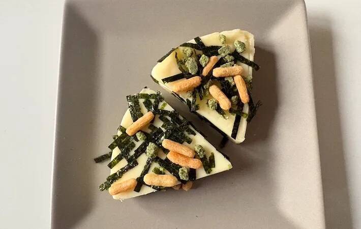 6Pチーズに『小さじ1杯』まぶすだけ　簡単アレンジに「斬新な組み合わせ」「和風でおいしい」