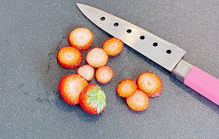 イチゴを並べて焼いたら…　完成したパンケーキに、5歳息子が「もったいなくて食べられない！」