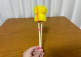 「切り込みを入れたスポンジに『割り箸』を挟めばOK　食器洗いがラクになる簡単アイディア」の画像5