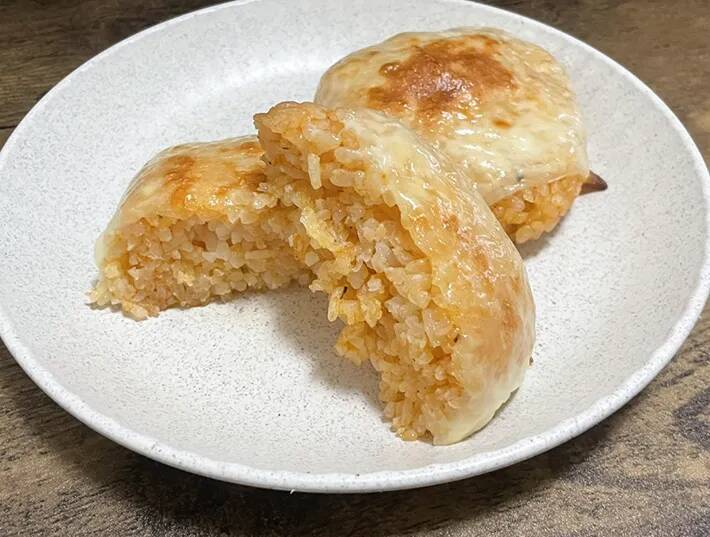 材料費も手間も最小限！ 混ぜてトースターに入れるだけ、簡単『洋風』焼きおにぎり