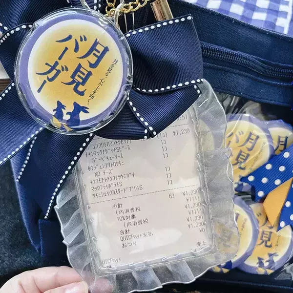 「月見バーガー発売初日、現れた『ガチファン』がすごかった　推し活グッズに「愛が強すぎる」」の画像