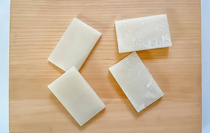 餅を半分にカットして…　挟んだものに「息子がパクパク」「めっちゃ合う」