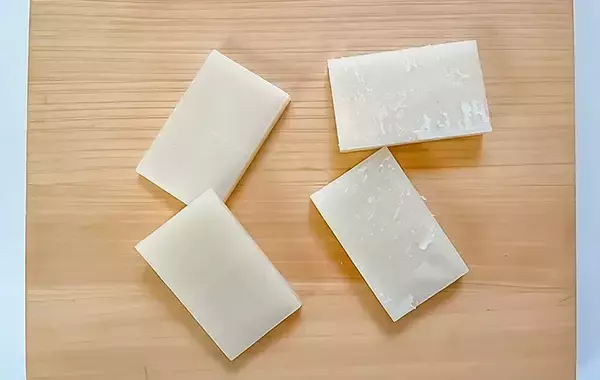 「餅を半分にカットして…　挟んだものに「息子がパクパク」「めっちゃ合う」」の画像