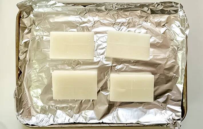 餅を半分にカットして…　挟んだものに「息子がパクパク」「めっちゃ合う」