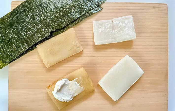 餅を半分にカットして…　挟んだものに「息子がパクパク」「めっちゃ合う」