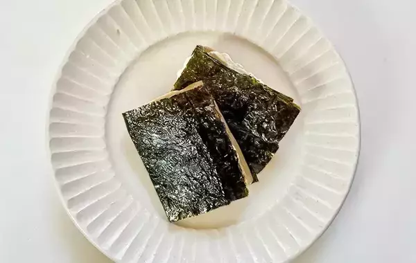 「餅を半分にカットして…　挟んだものに「息子がパクパク」「めっちゃ合う」」の画像