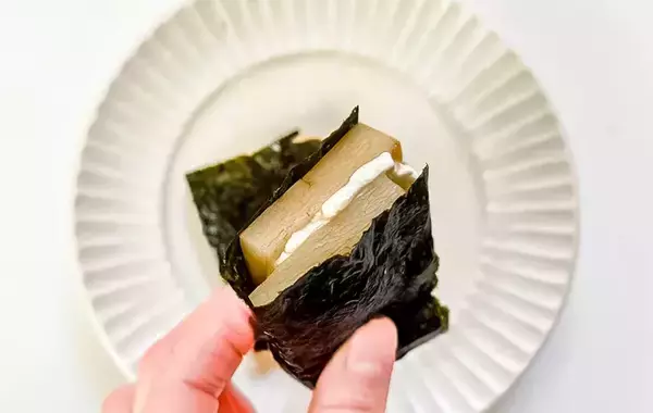 「餅を半分にカットして…　挟んだものに「息子がパクパク」「めっちゃ合う」」の画像