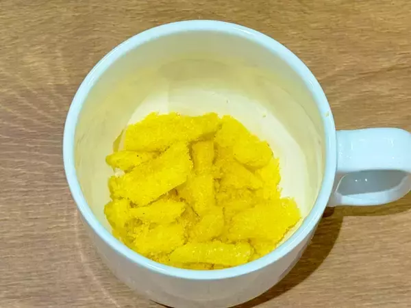 「【検証】これ知ってた？　うまい棒を粉々にして牛乳注いだら…」の画像