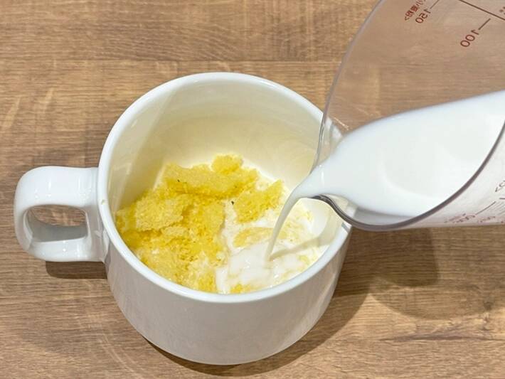 【検証】これ知ってた？　うまい棒を粉々にして牛乳注いだら…