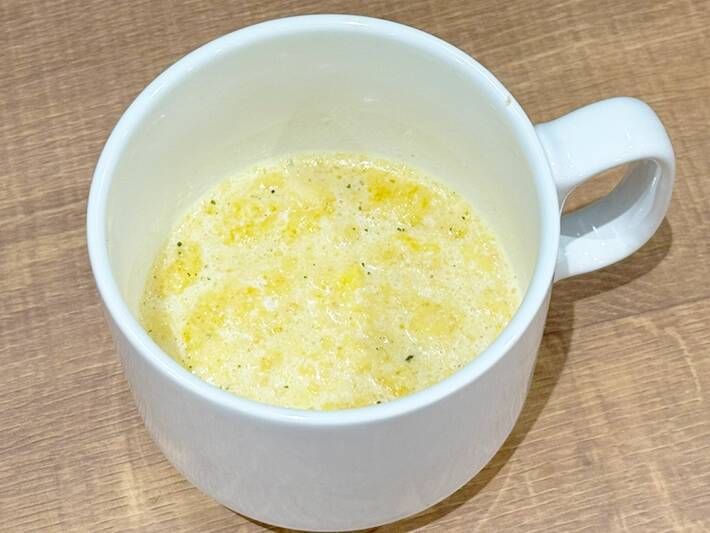 【検証】これ知ってた？　うまい棒を粉々にして牛乳注いだら…