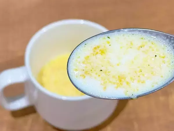 「【検証】これ知ってた？　うまい棒を粉々にして牛乳注いだら…」の画像