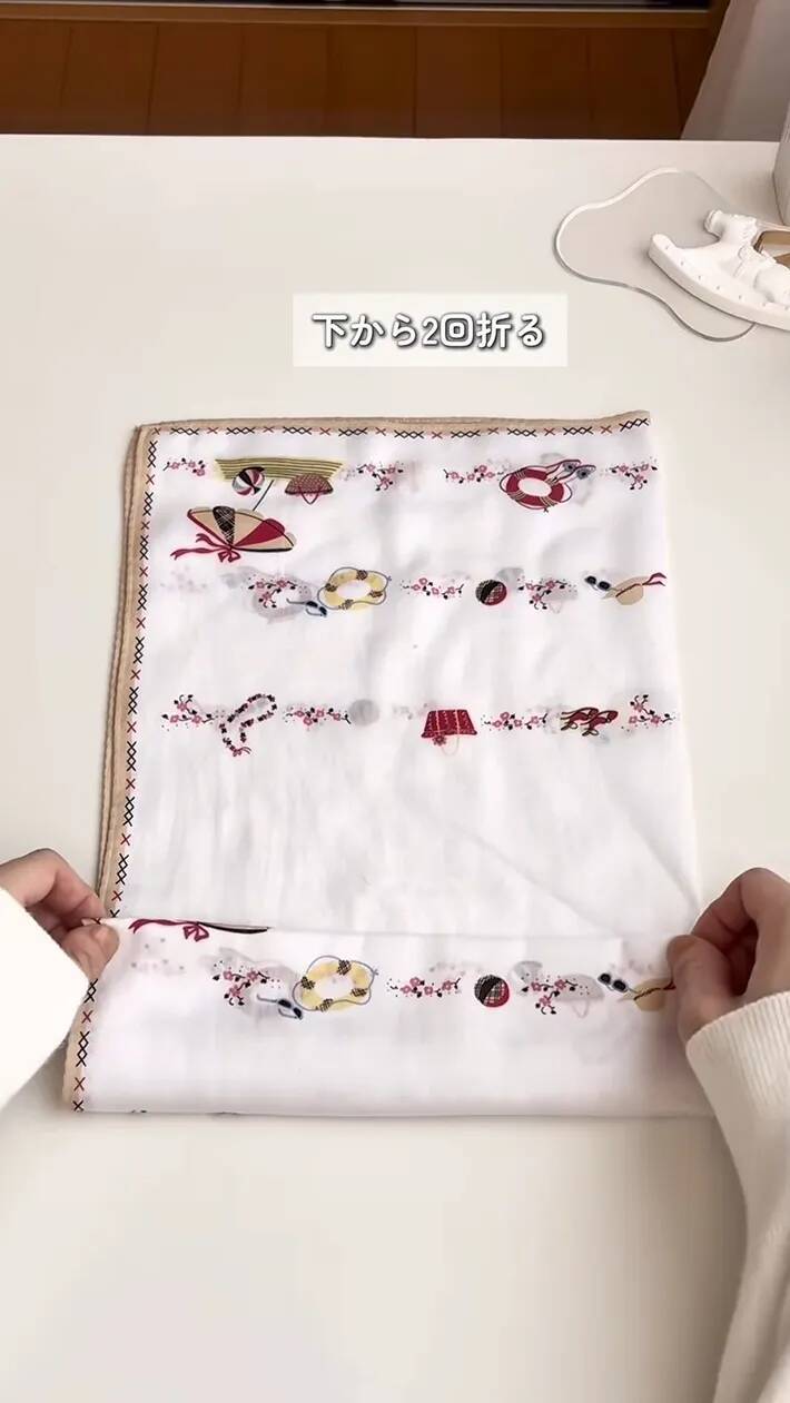 余ったハンカチ、まだ使えます　15秒でかわいい『ポーチ』が作れる方法【裁縫道具不要】