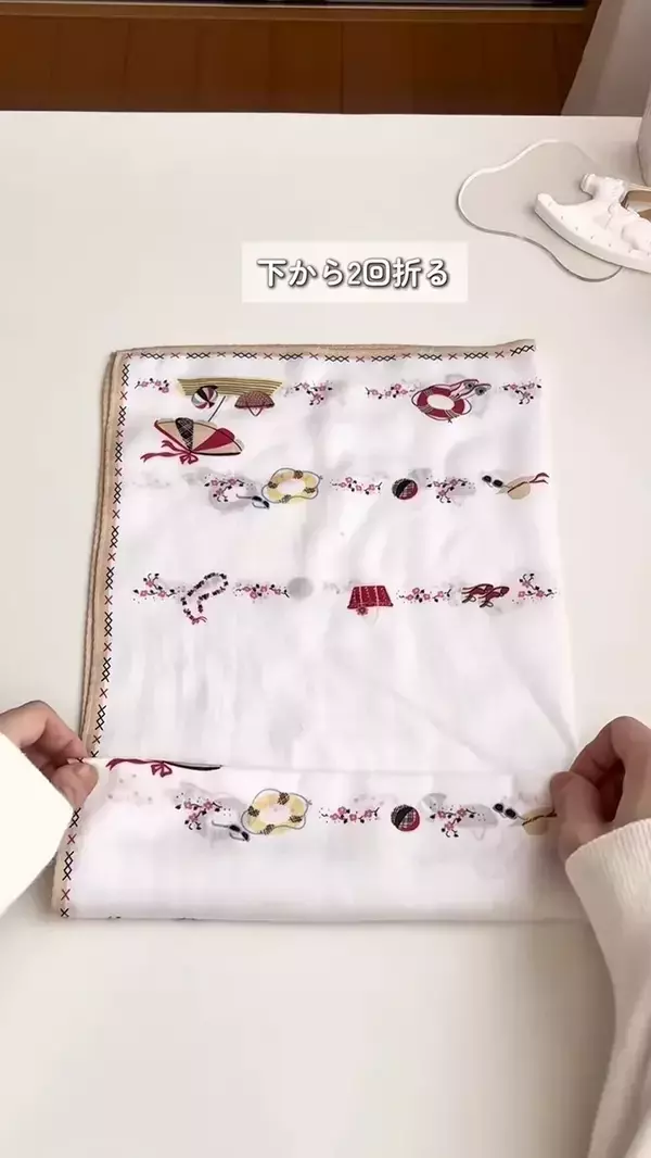 「余ったハンカチ、まだ使えます　15秒でかわいい『ポーチ』が作れる方法【裁縫道具不要】」の画像