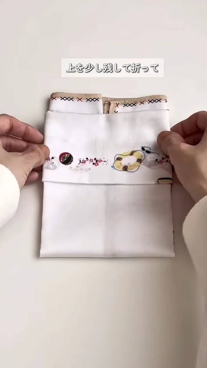 余ったハンカチ、まだ使えます　15秒でかわいい『ポーチ』が作れる方法【裁縫道具不要】