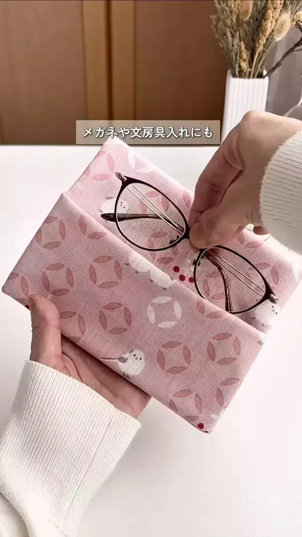 「余ったハンカチ、まだ使えます　15秒でかわいい『ポーチ』が作れる方法【裁縫道具不要】」の画像