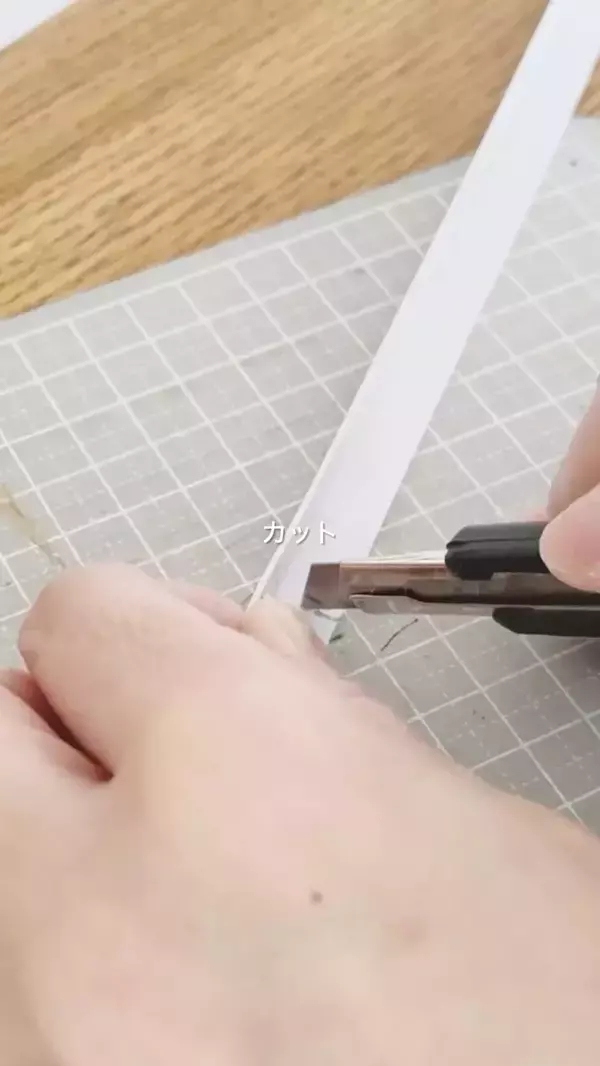 「キッチンの引き出しがゴチャつかなくなる！　DIYのプロが教えるトレーの『工夫』に「なるほど」」の画像