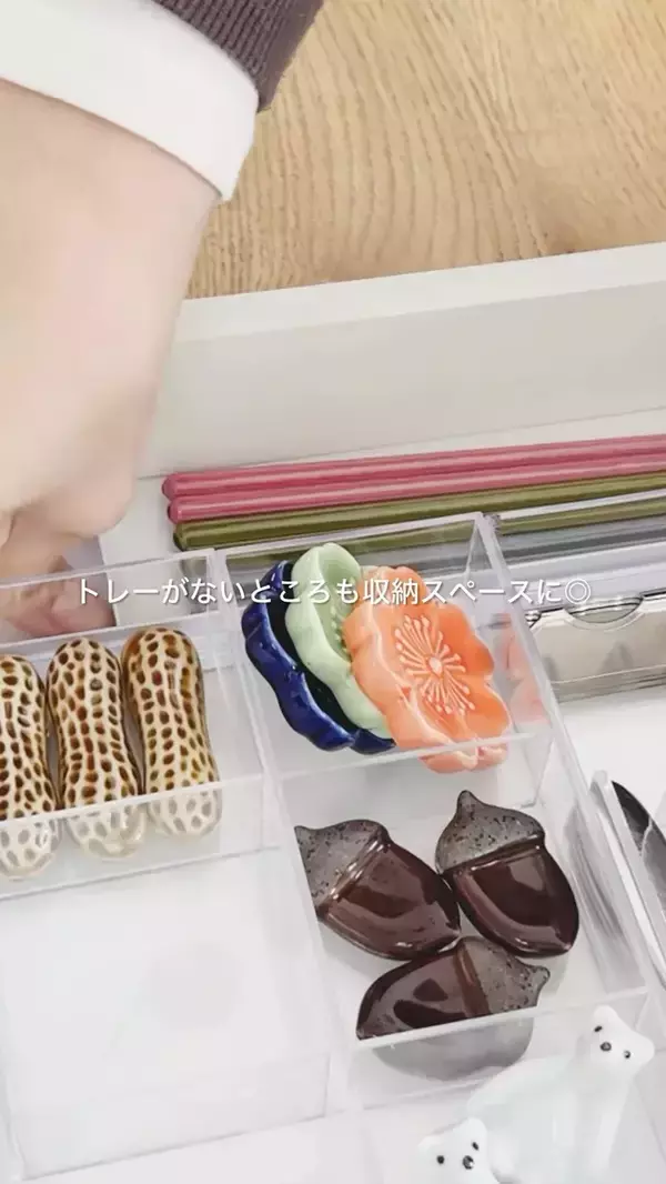 「キッチンの引き出しがゴチャつかなくなる！　DIYのプロが教えるトレーの『工夫』に「なるほど」」の画像